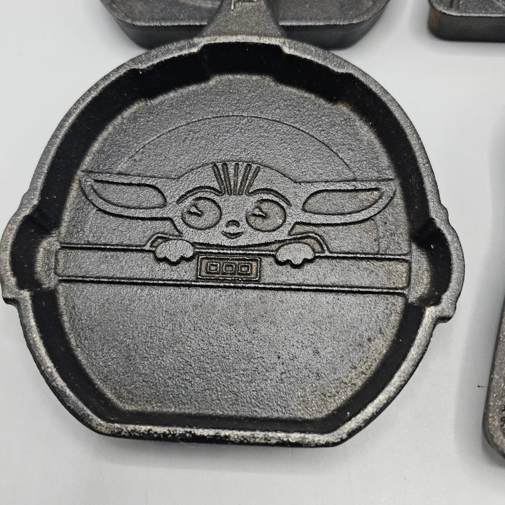 Star Wars Darth Vader, Mandalorian, Baby Yoda, Yo BB-8 Cast Iron Baking Skillet